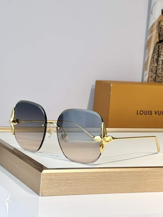 Picture of Louis Vuitton Sunglasses _SKUfw80880270fw